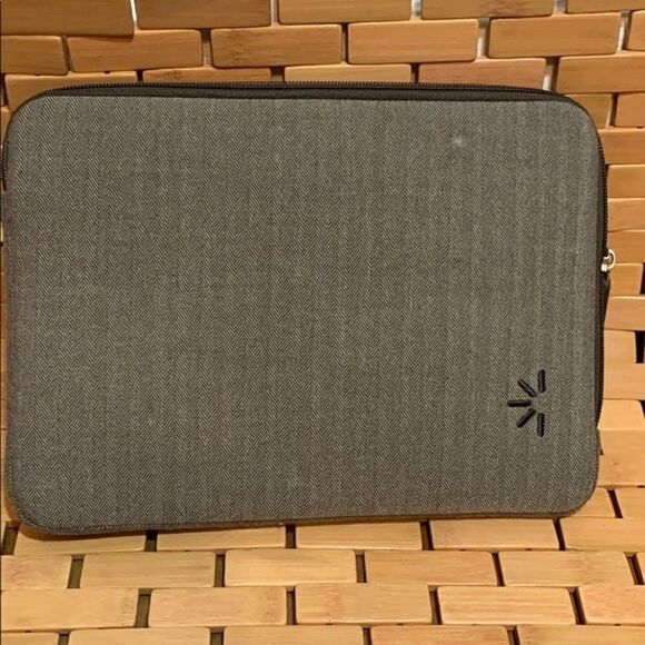 Case Logic tablet case - Picture 1 of 6